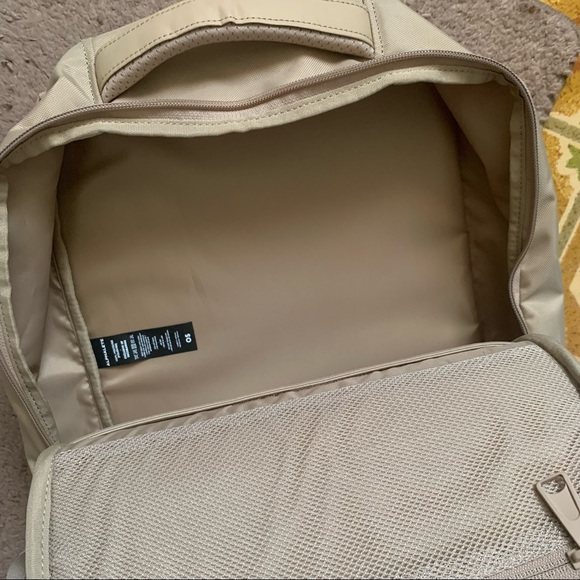 Alphalete ‘Voyager’ Pro Backpack (OS) - beige - Picture 5 of 6